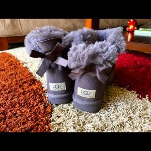 Uggs, Bailey bow in purple.